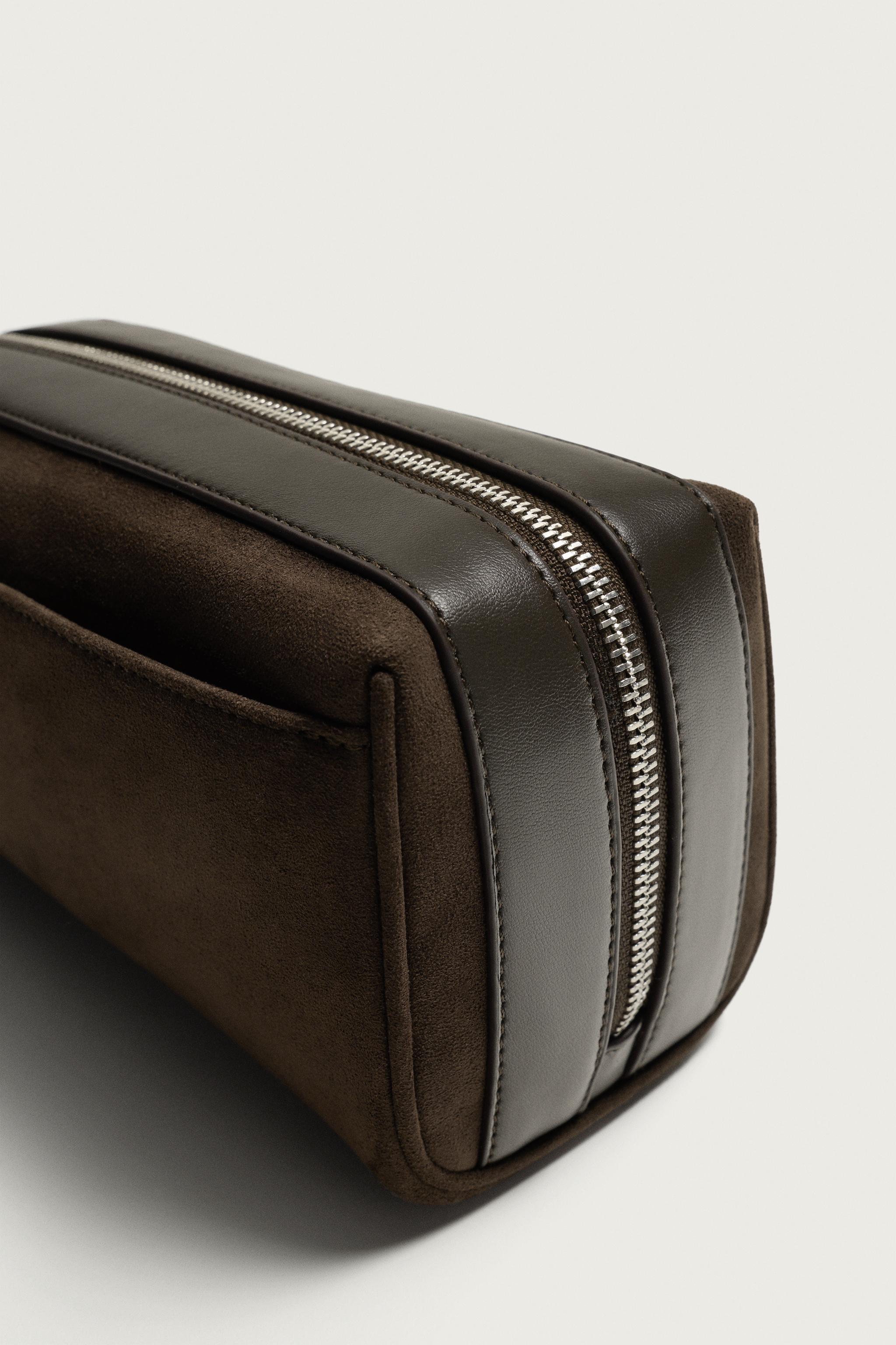 CONTRASTING TOILETRY BAG